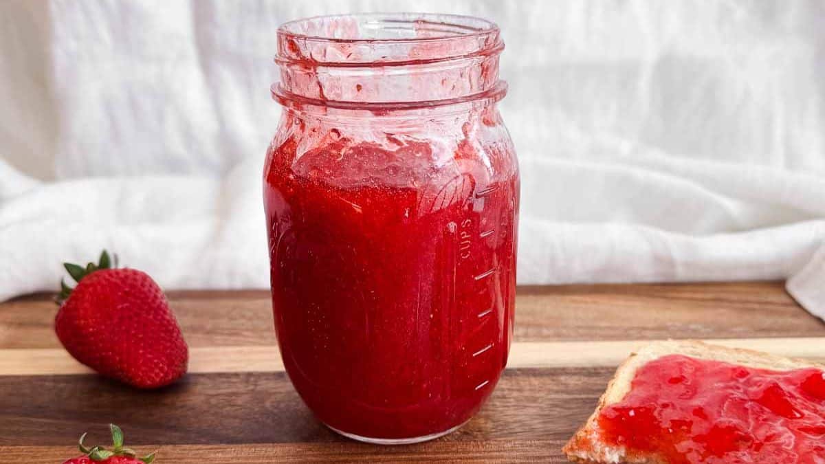 freezer-strawberry-jam-Social.jpg