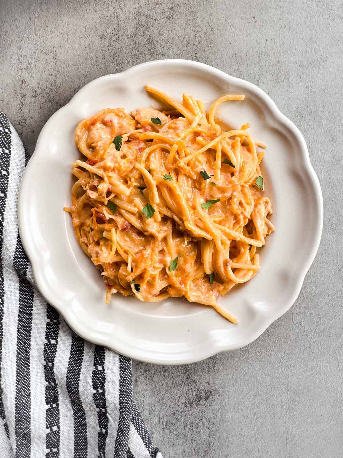 plate of chicken spaghetti.