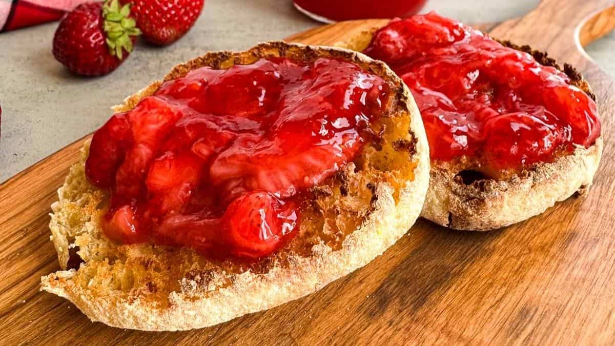 Low Sugar Strawberry Freezer Jam With Sure-Jell | Loveable Lemons