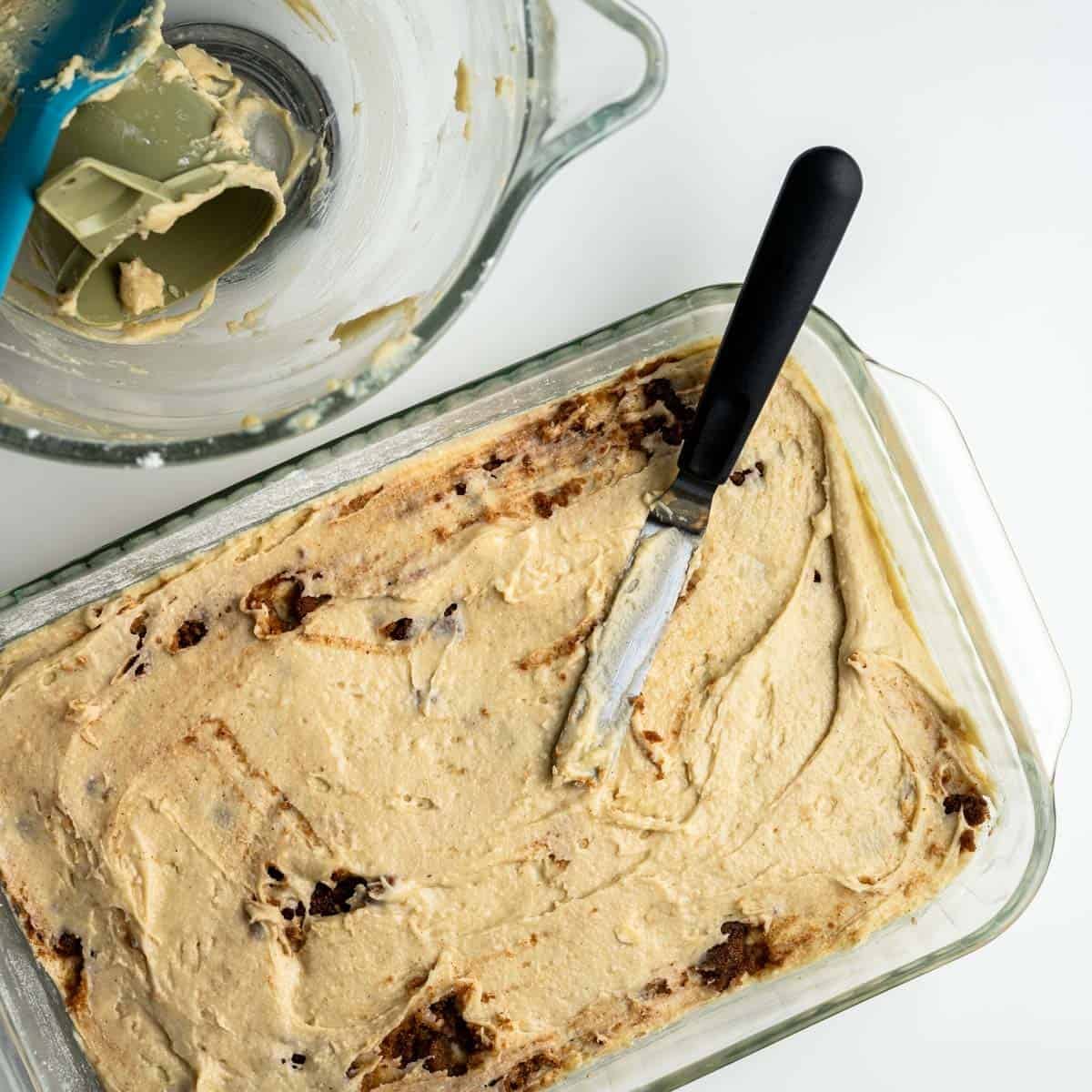 remaining batter spread over the streusel layer.